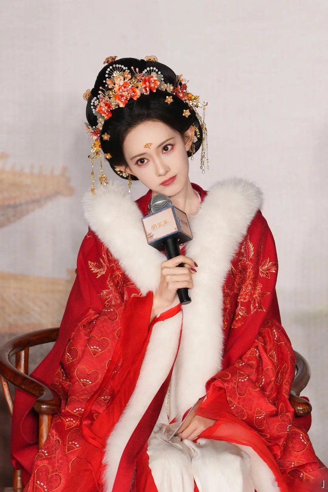 这 P 的太过了吧工作室 p 成这样，小图的时候根本看不出来是谁，失去了个人特色