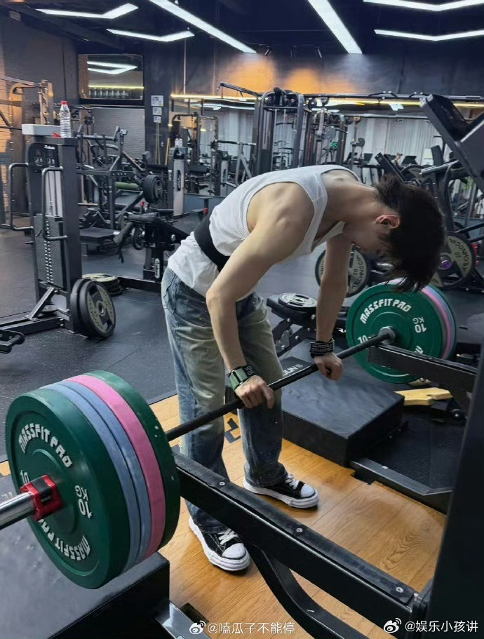 何润东何与剧里岳婿剧外健身搭子何与肌肉得到项羽认可🏃翁婿二人解锁健身新相处模式