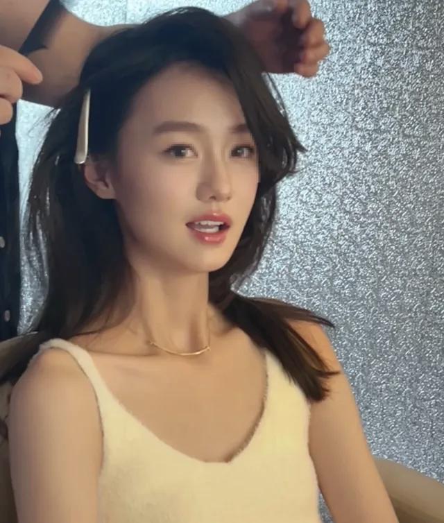 小燕子“女儿”因长得太好看，被全网“禁止整容”，如今17岁变化大到不敢认！

大