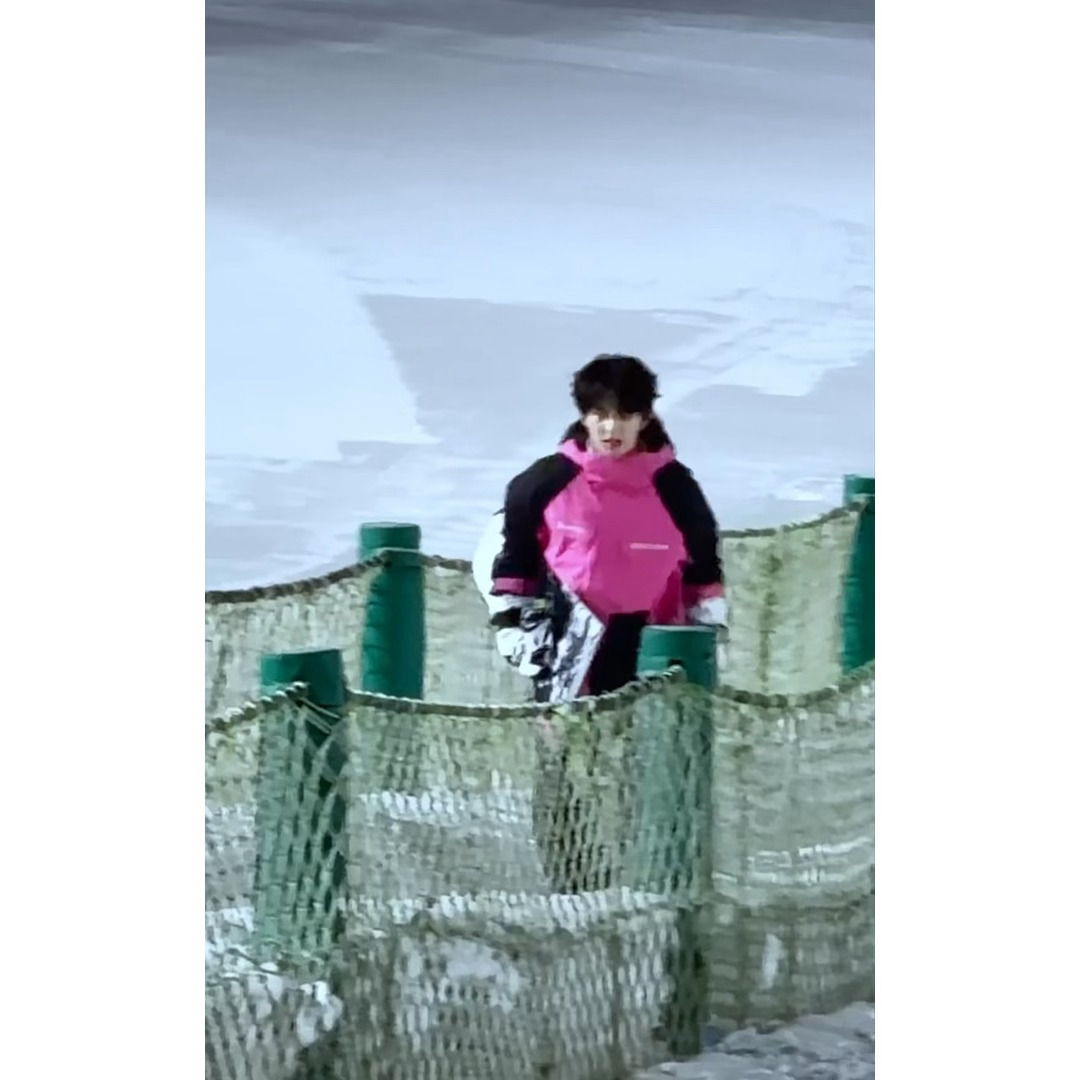 穆祉丞滑雪vlog 哈哈哈哈超可爱的穆祉丞，跌倒了再爬起来，爬起来又跌倒但是我们