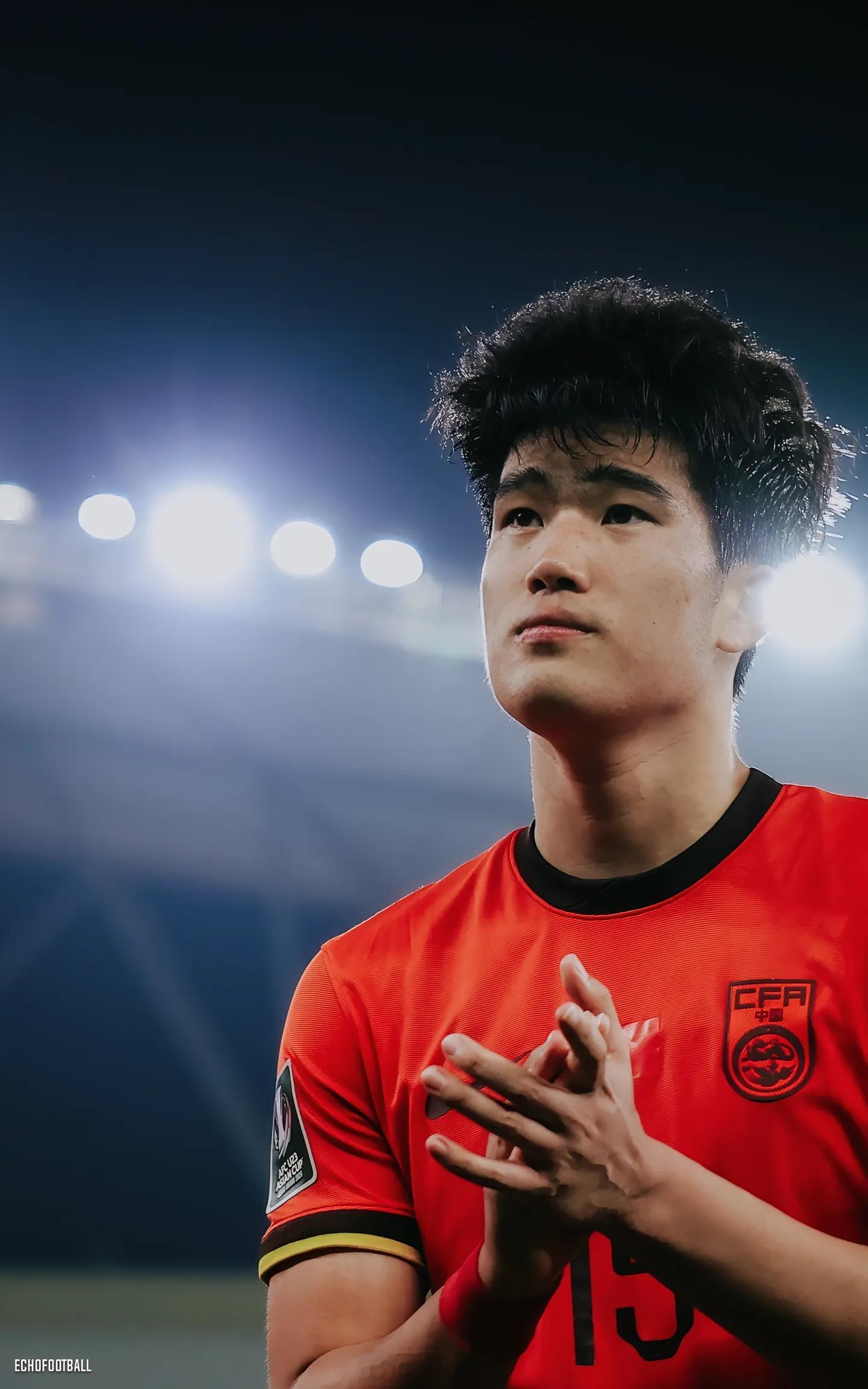 据报道，彭啸接受了《中新体育》的采访，在采访中他表示，自己小时候梦想踢中锋，队里