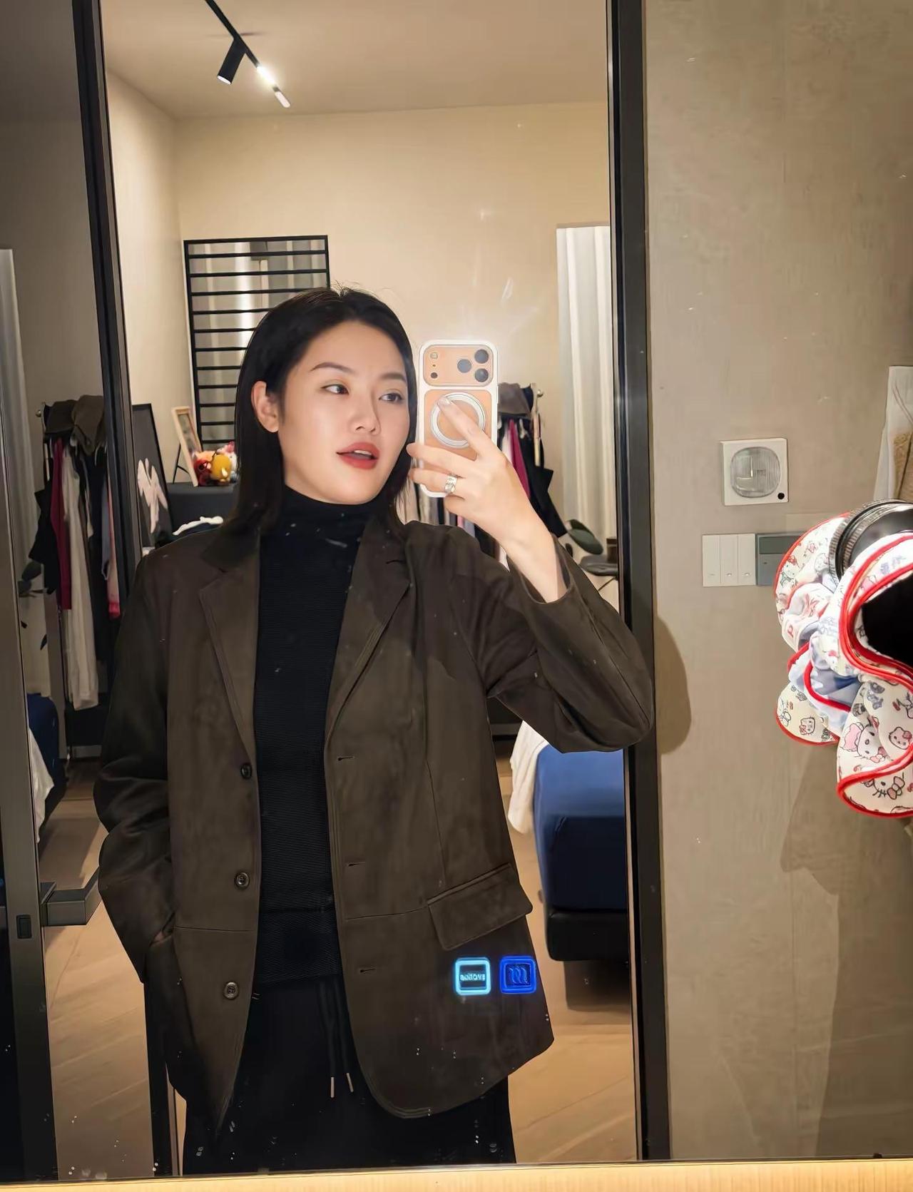 年纪大了自然就不会买了 死前回忆这一生扣扣搜搜 破破烂烂所以说要爱自己现在还来得