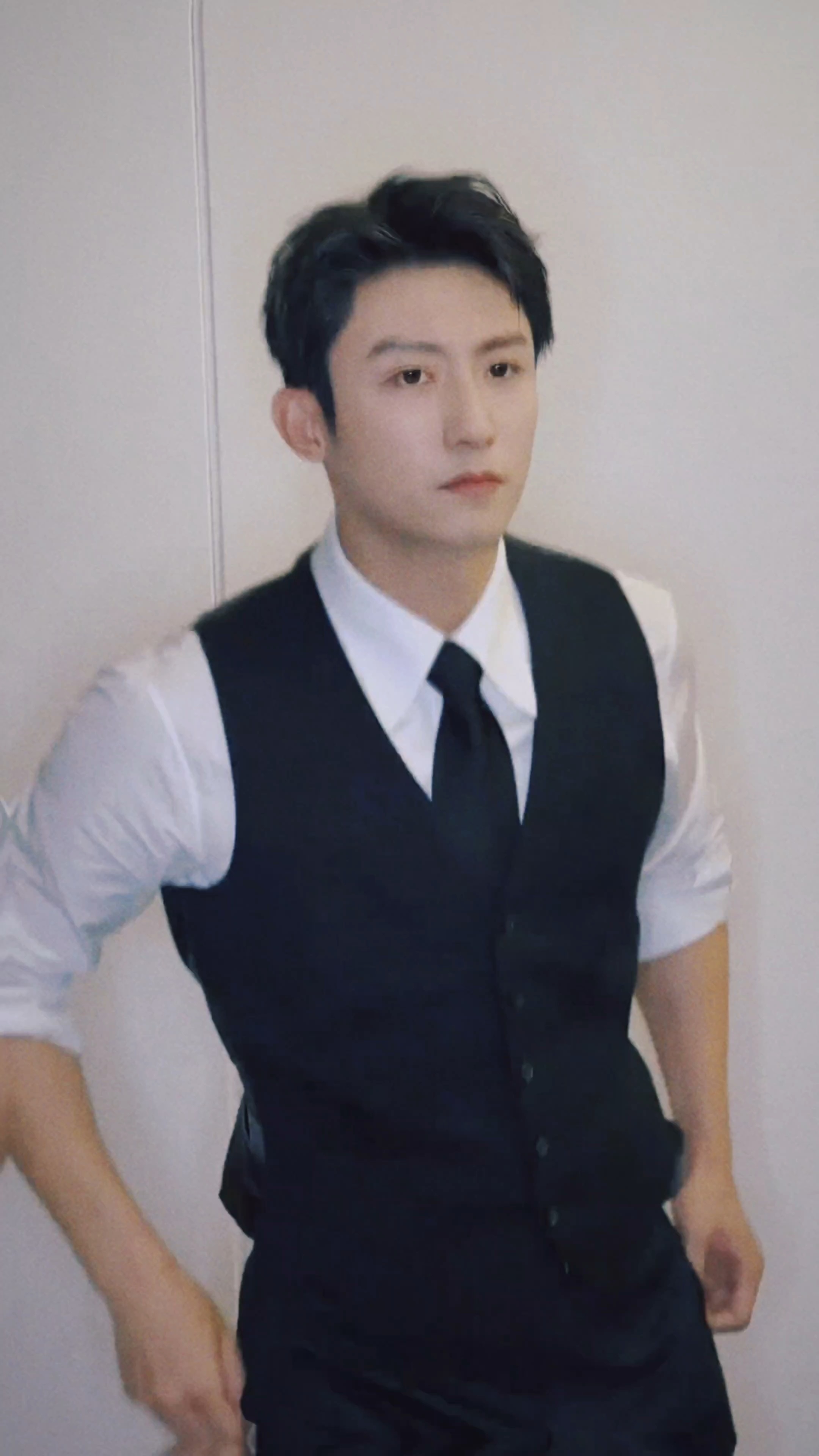 扭得好文明 黄景瑜拿勺子给檀健次打电话