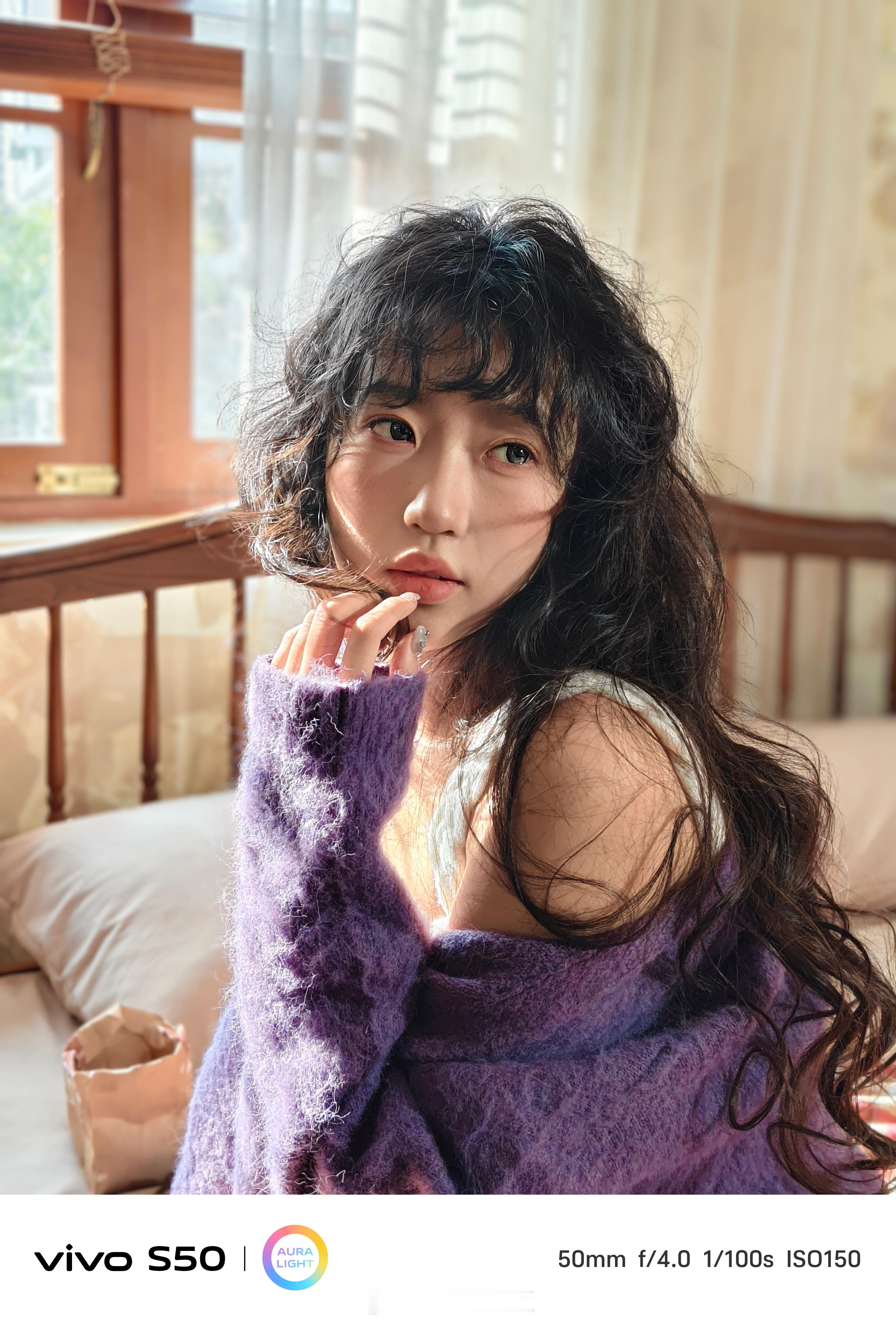 前几天拿着vivo S50去朋友的工作室拍了一些人像照片，虽然大家都说人像三要素
