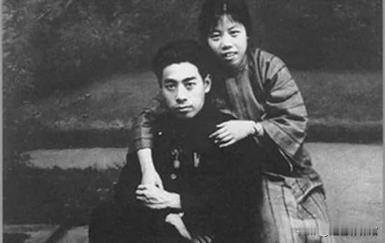 革命前辈夫妻照