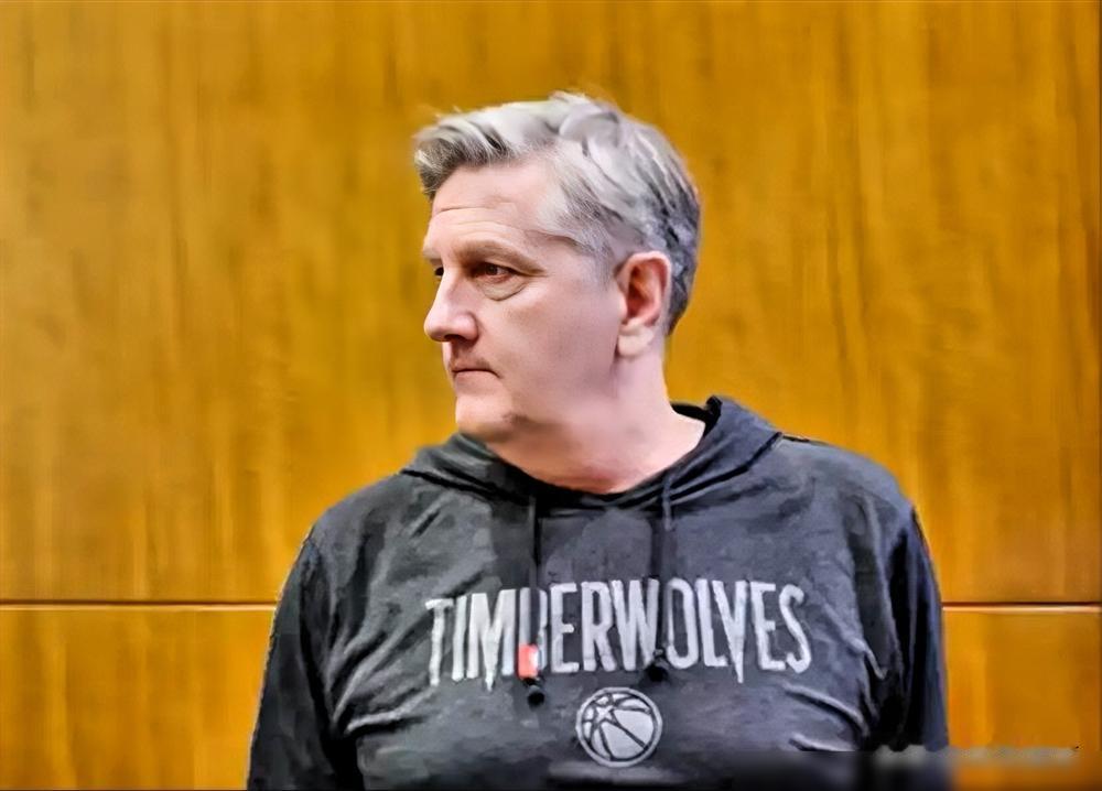 罚球14比28，森林狼主帅芬奇急眼了，赛后直接对着镜头喊：“也许我们该学着假摔了