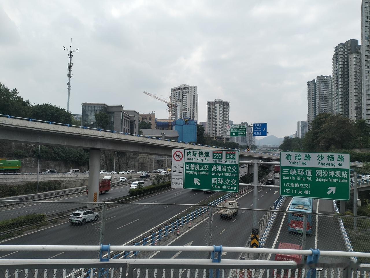 乘坐公交车经过杨公桥半月楼立交桥，想起了这一片三十年前的景象，过去这里公路桥是一