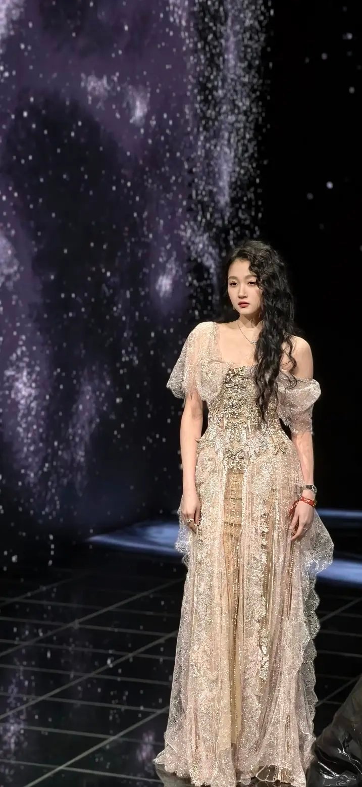 关晓彤是不是吃了没脖子的亏？