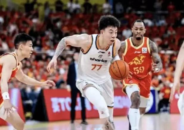 张镇麟飞天遁地完成个人表演张镇麟职业生涯总决赛已取得15连胜2025-26赛季C