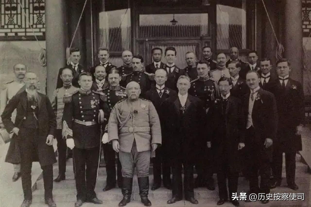 10月10日晚10点30分，武昌起义打响了。 武汉三镇被起义军占领，湖北军政府成