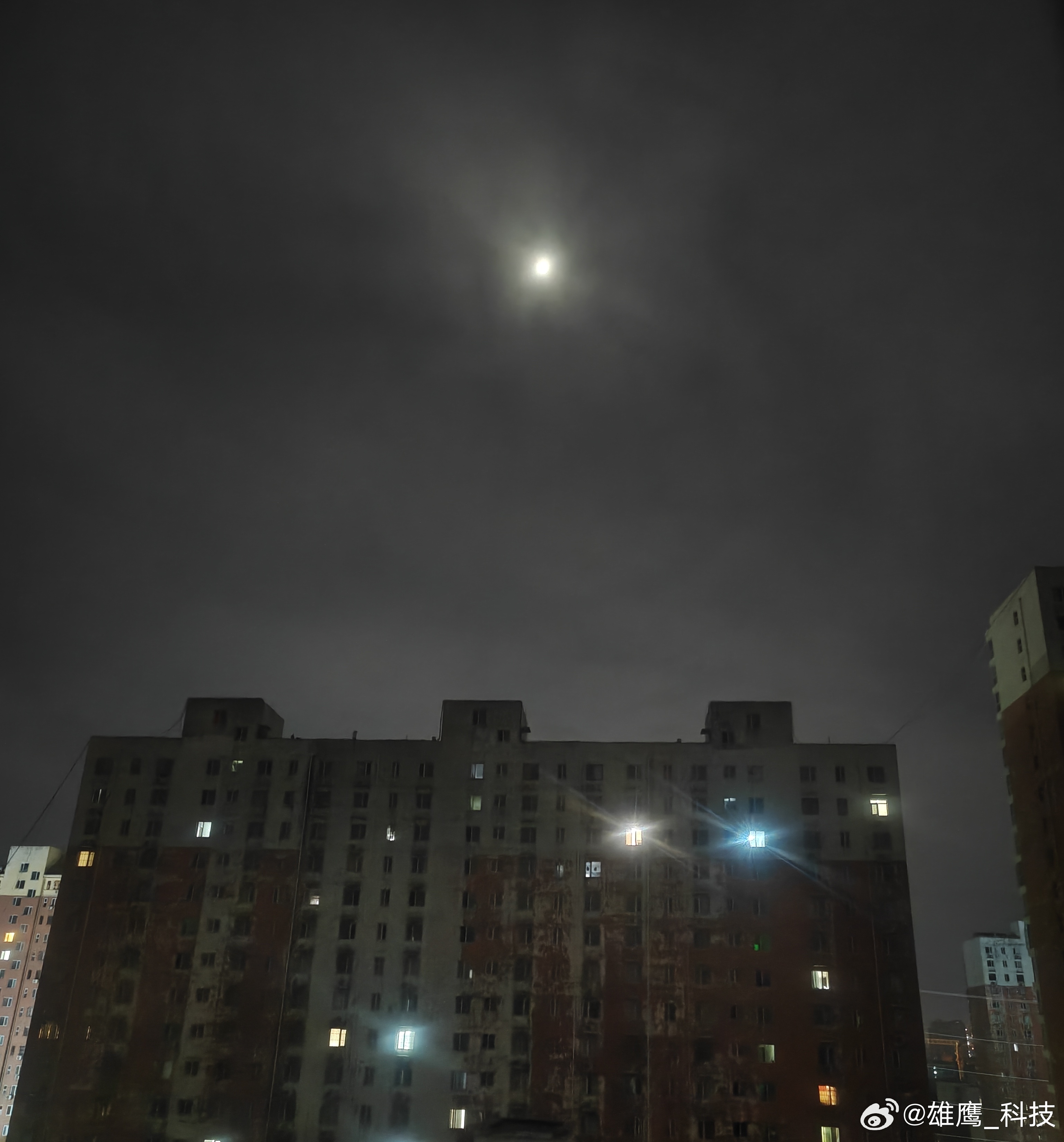 小米16小米16拍月全食会怎么样？这是0：00拍的。 感觉到它在变化了。 ​​​