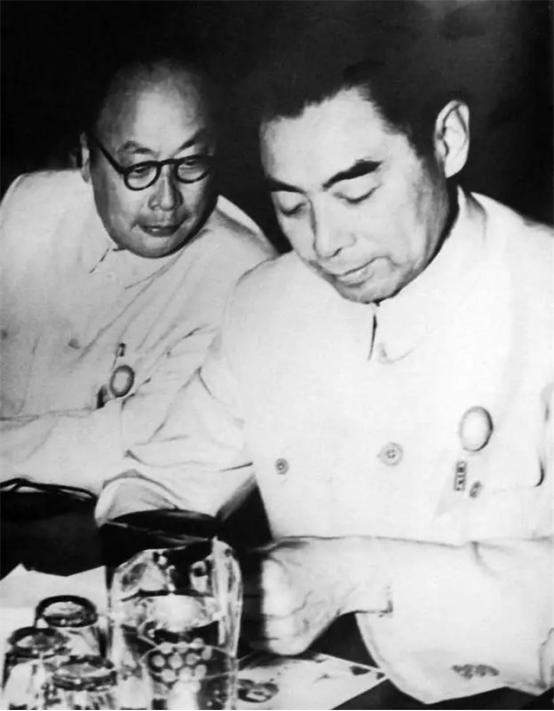 [微风]1955年授衔时，陈毅的元帅军衔一直很有争议，倒不是说他的革命资历不够，