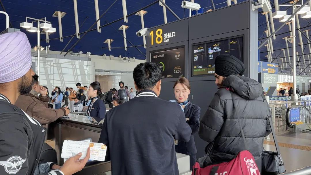 印度全面恢复中国公民旅游签证印度新德里电视台11月22日报道称，为推动印中关系正