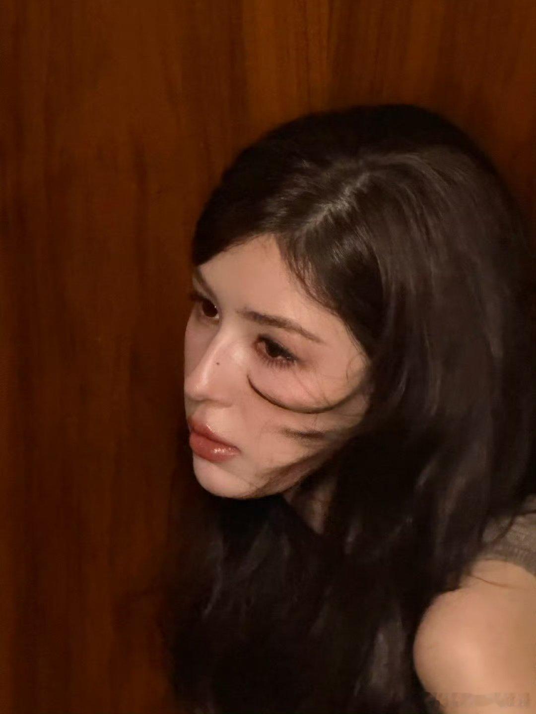 哈妮克孜贵气千金风妆容哈妮克孜浓浓秋日氛围感哈妮克孜的新造型直接把“贵气”两个字