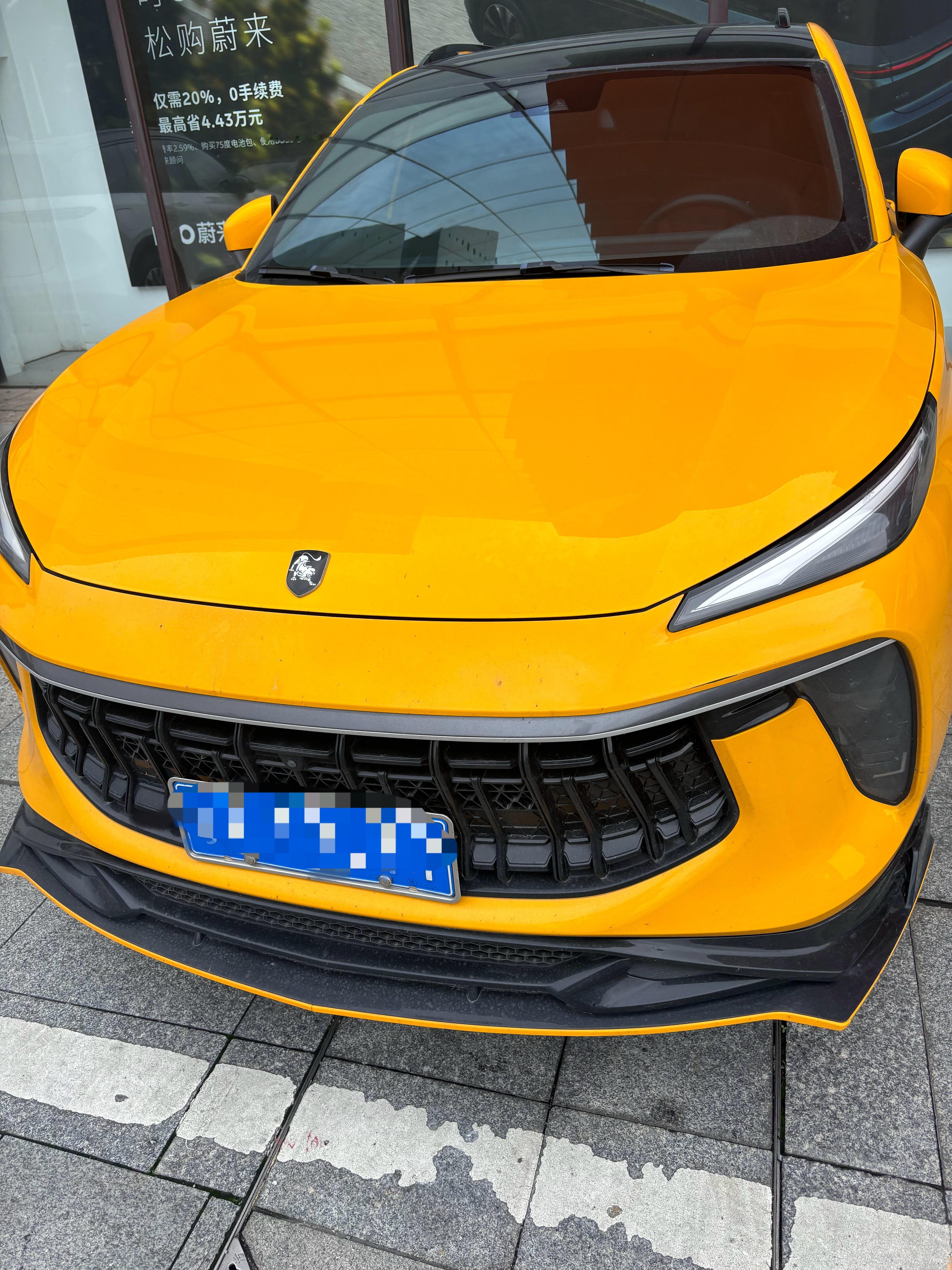 这是什么车？真唬人啊[允悲]我乍一眼看，还以为兰博基尼呢[并不简单] ​​​