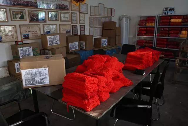 九旬夫妇17年织万条围巾 温暖戍边战士
 
河南安阳九旬夫妇赵中福与张娥梅，坚持