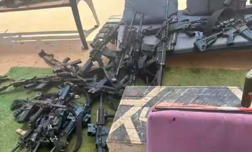 ​侵占加沙地带的以色列士兵的矛盾终于爆发。​在一军营处厌倦了战争的一些士兵纷纷地
