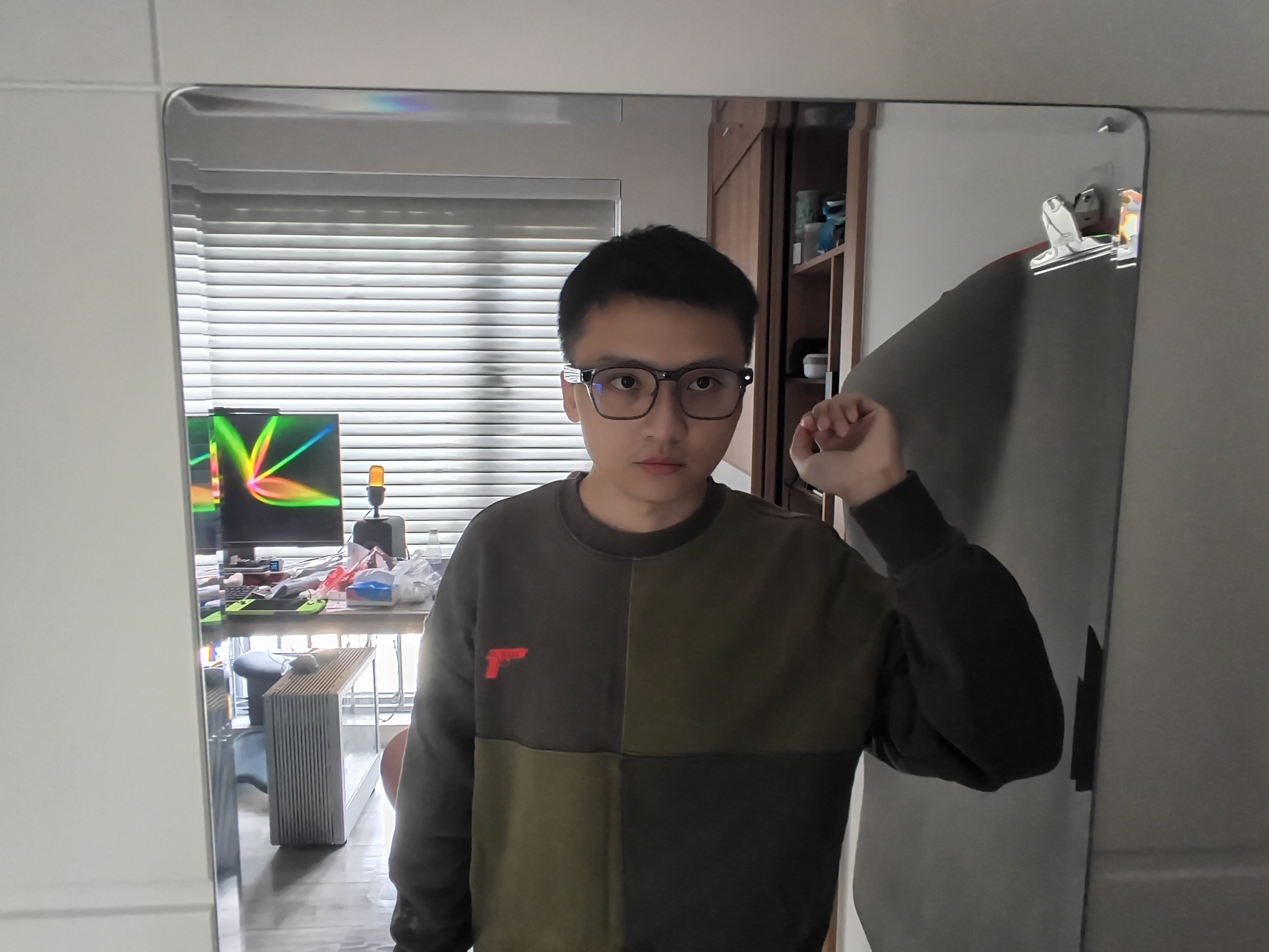 理想AI眼镜拍照默认美颜，我哪有那么嫩。 