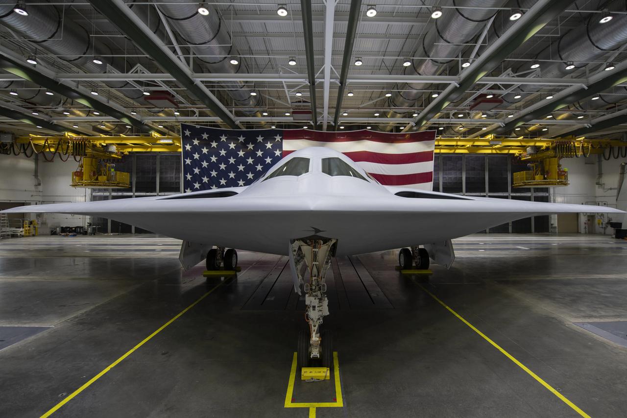 美国空军第一架量产前B-21隐形轰炸机已经进行滑行测试，这项测试标志着这款轰炸机