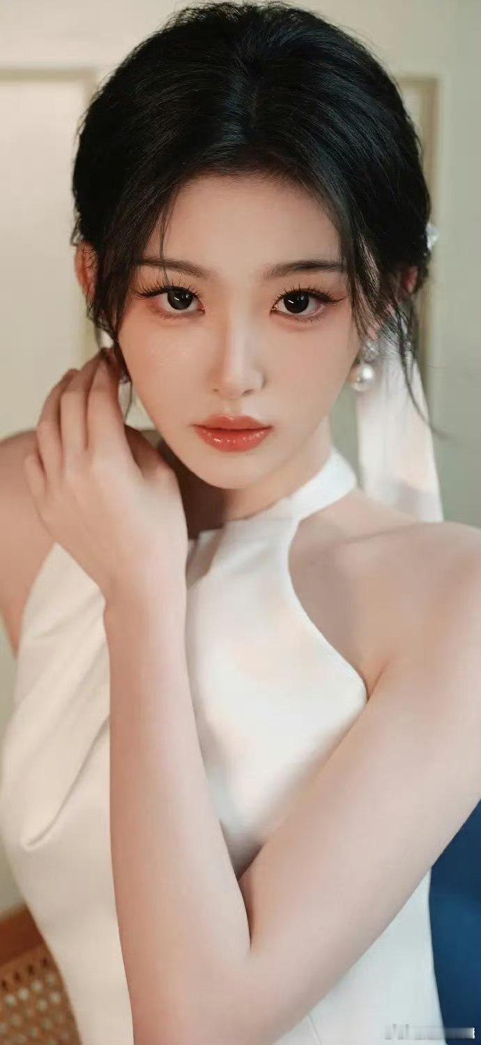 鞠婧祎和孔雪儿真的好像大家觉得哪位更自然一点 