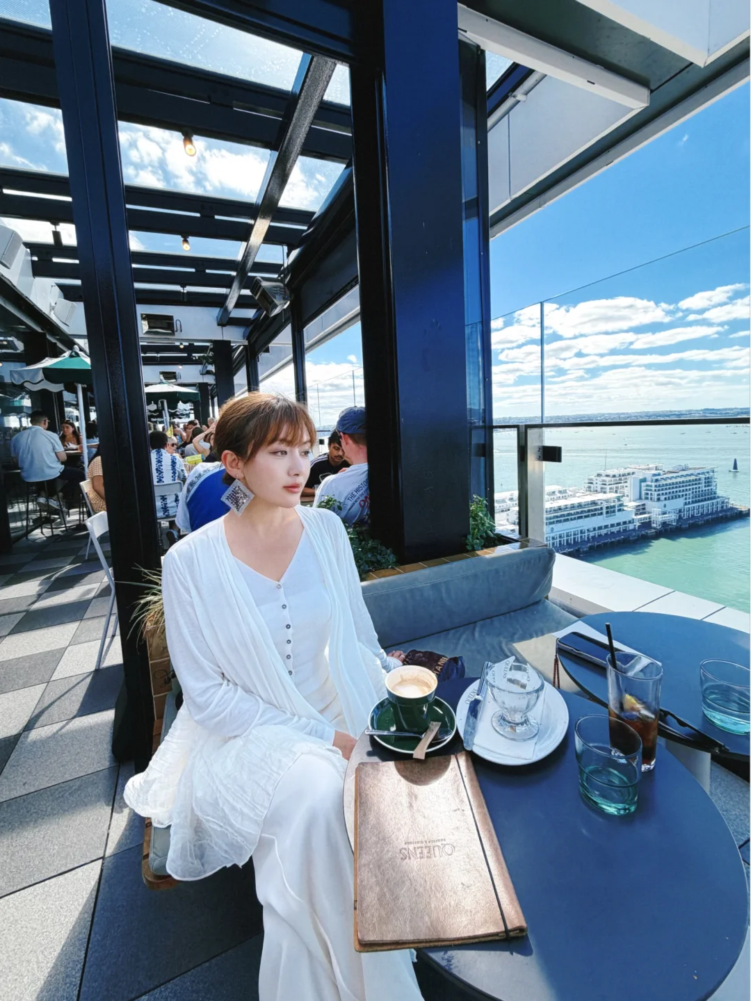 为了这杯咖啡，我直接晒黑了三个色号🙂