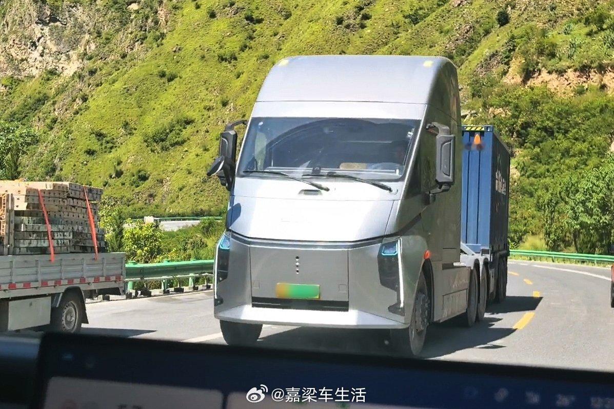 特斯拉Semi首辆量产车下线这不一样吗