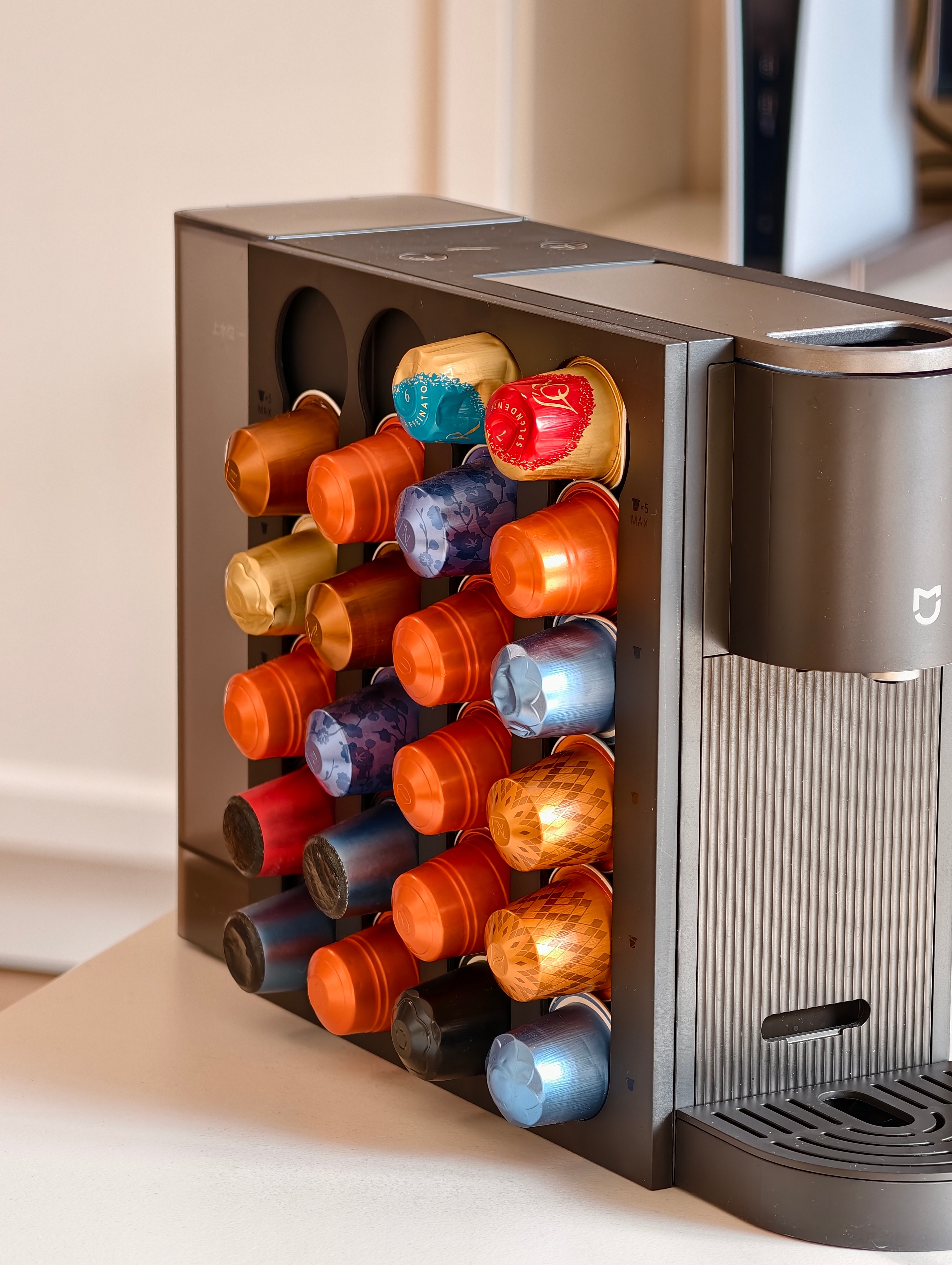 我喝咖啡不多 有个原因是怕麻烦买得等 磨的时间长 然后我入了米家胶囊咖啡机S1 