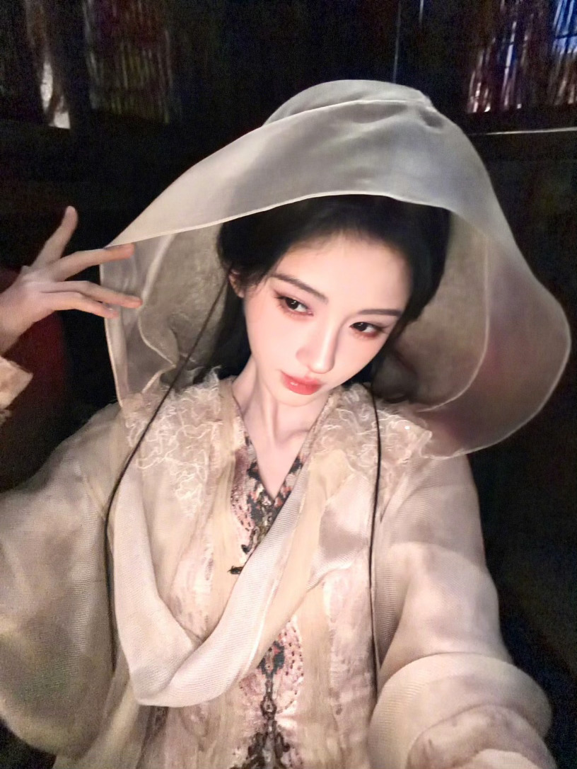 鞠婧祎  jjy鞠婧祎月鳞绮纪 jjy鞠婧祎露芜衣吵不走 骂不散 要讲很多废话 