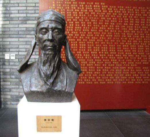 “他爹被活活打死那年，他蹲在雪地里啃冷馍；30年后，他递出一份《皇帝绩效考核表》