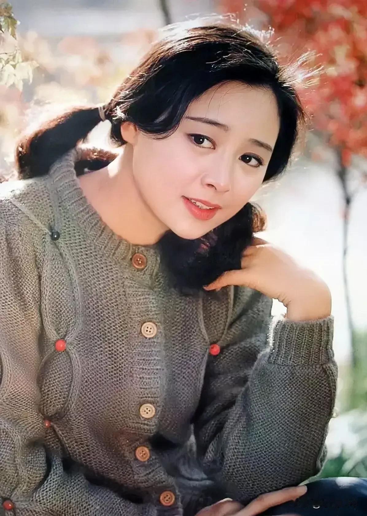 80年代扎双马尾的女演员们
张瑜、麦文燕、梁丹妮、沈虹、赵静、殷新、吴玉芳、王琴