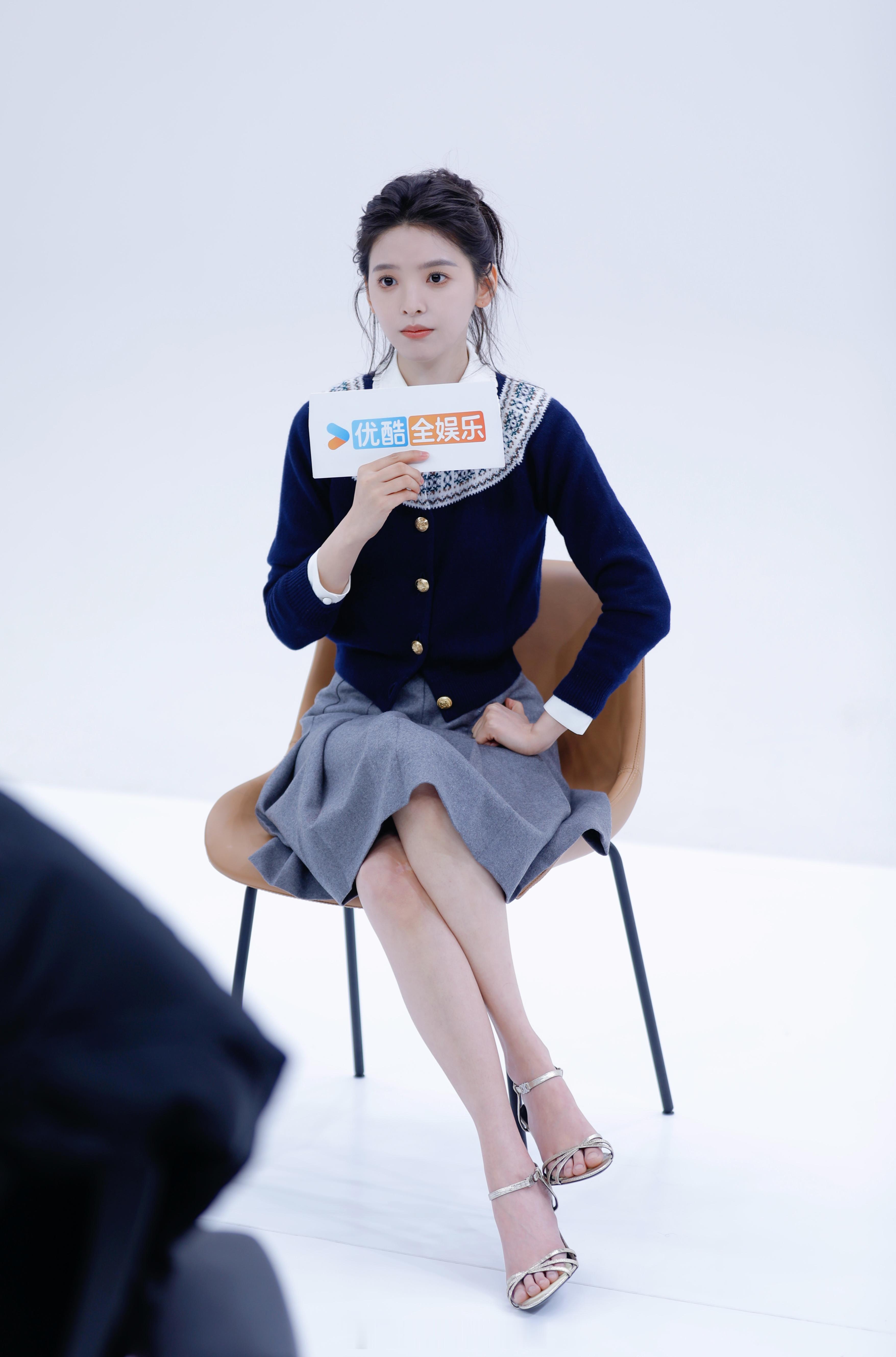 VOGUE官宣章若楠又要看到章若楠美美的红毯了[送花花]相约Vogue盛典，6月