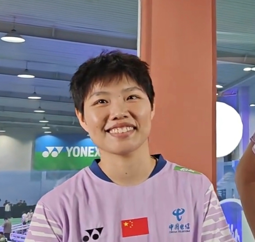 一直盯着这张脸，很难集中注意力听内容啊，萍儿萌萌萍儿萌萌[害羞] ​​​