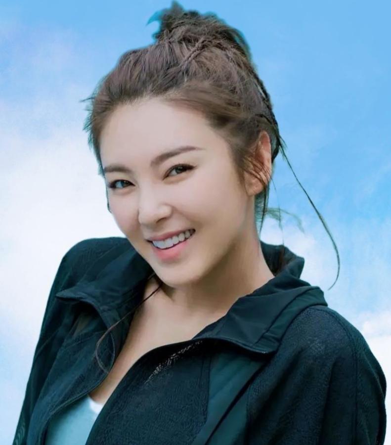 张雨绮随便扯块布往身上一披都美上天际，她敢穿难道你还不好意思看？

张雨绮有多美