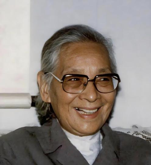 “公者千古，私者一时”，就是这位慈祥的老人在参观毛主席故居时写下的，短短的八个字