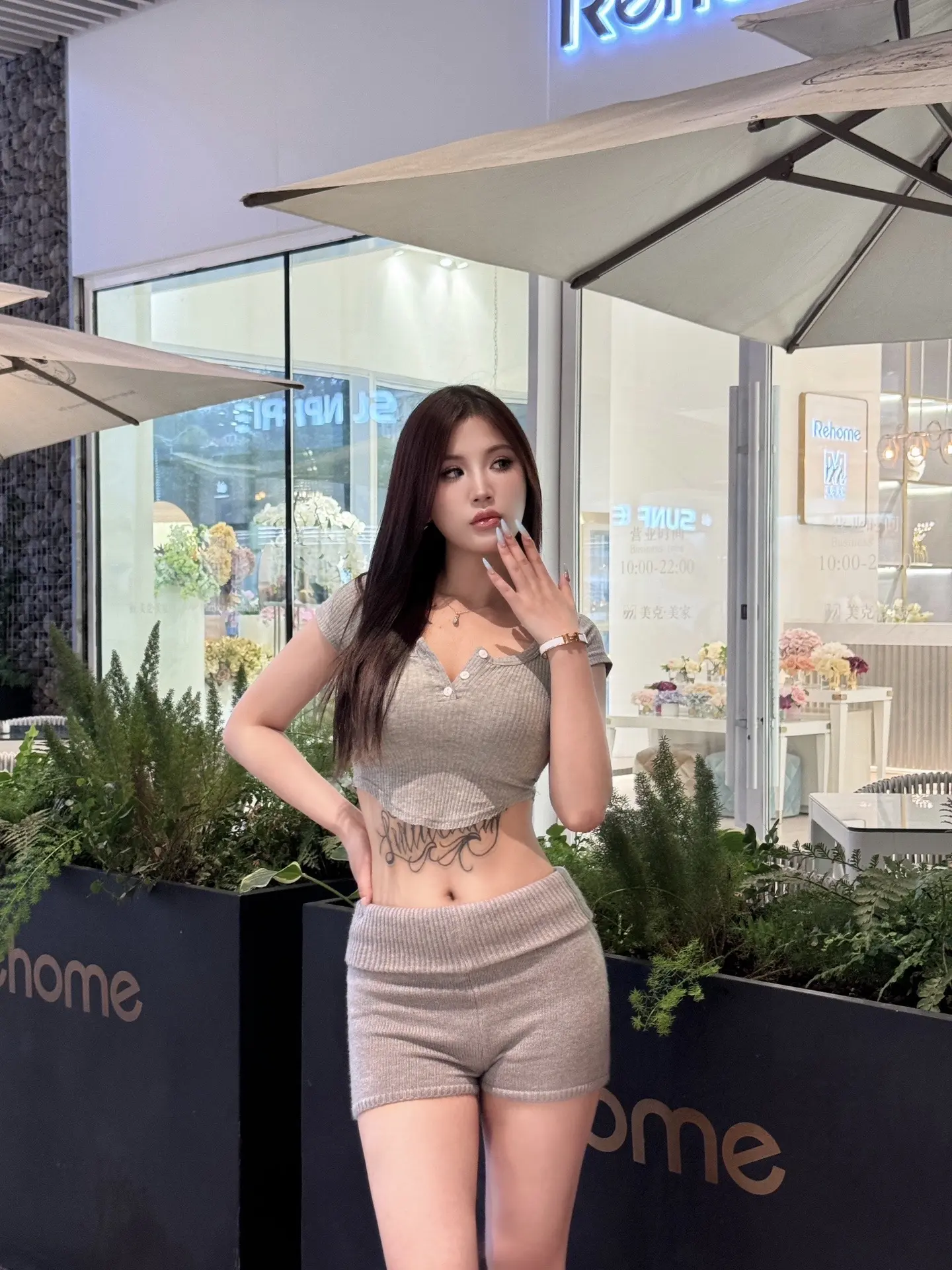 有的时候我都想踹你一脚 又害怕你吃我脚趾头