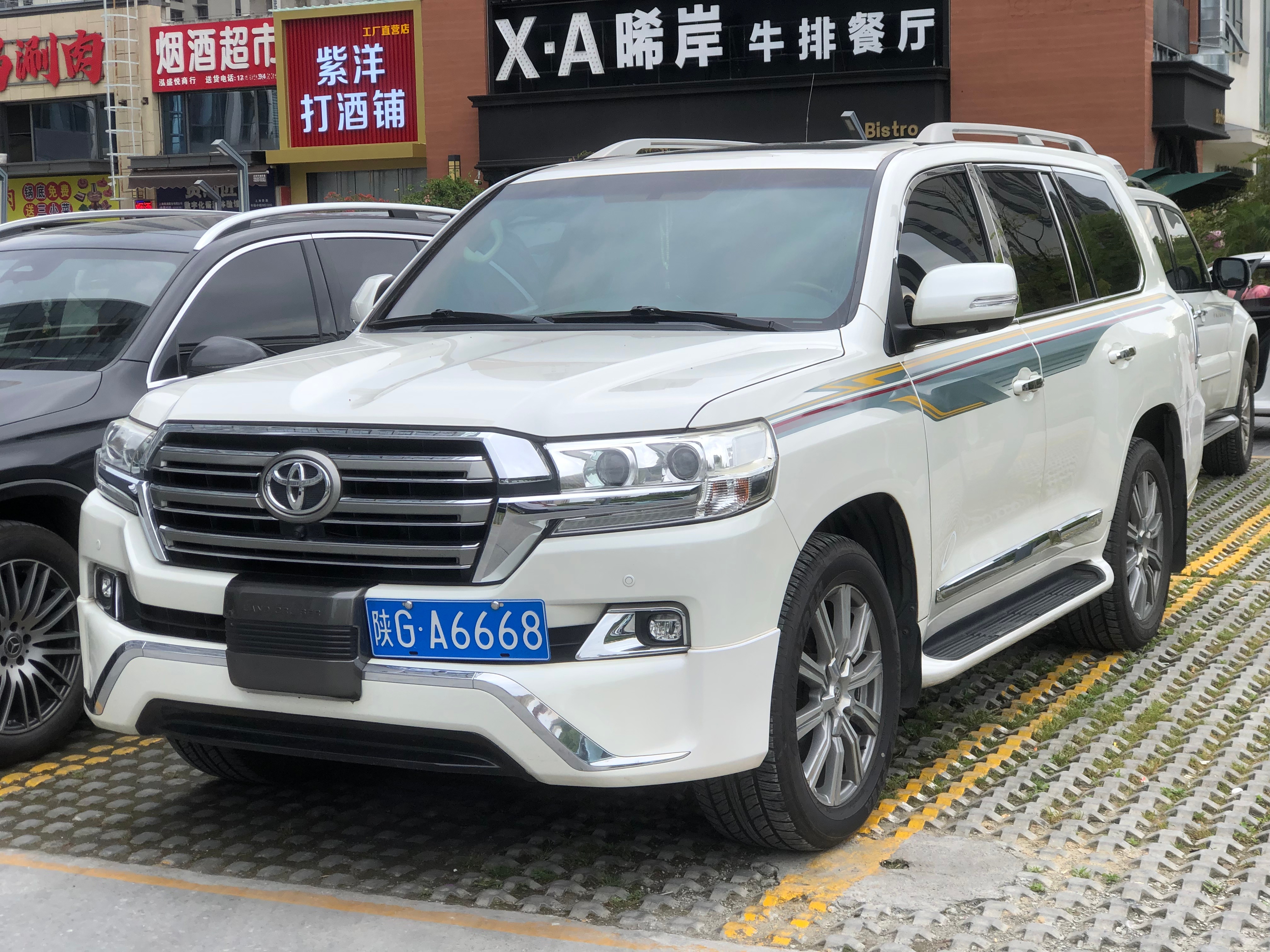 全球车牌 陕GA6668丰田陆地巡洋舰VXR V8 安康·万达广场