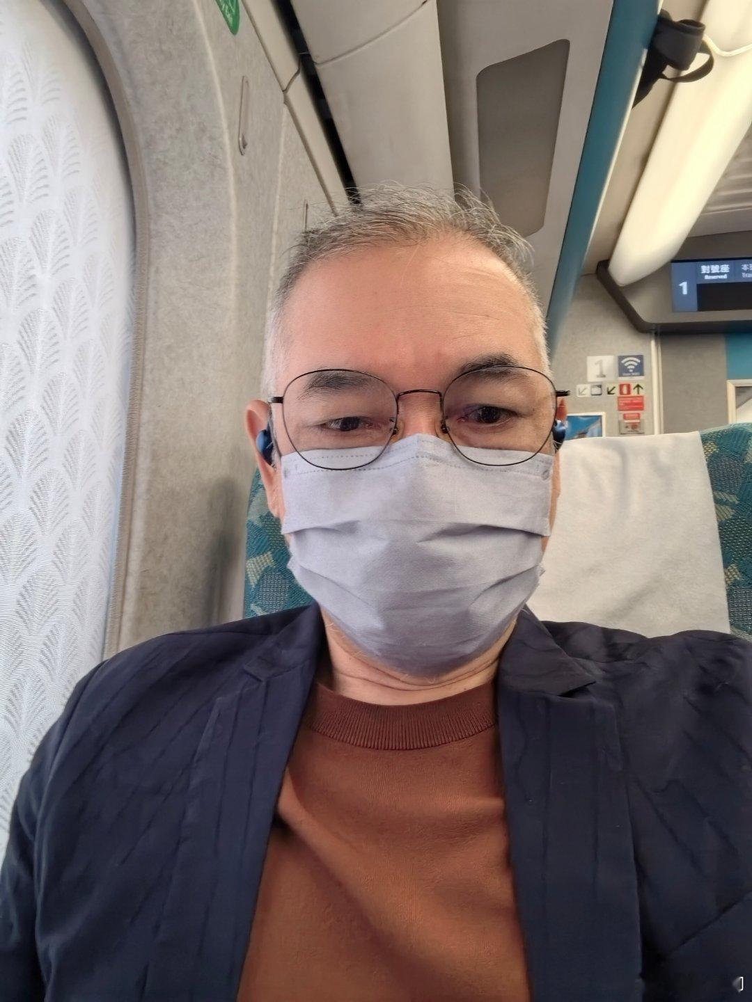 今天廣播節目要錄音，只能在家偷懶半天寫分析。 