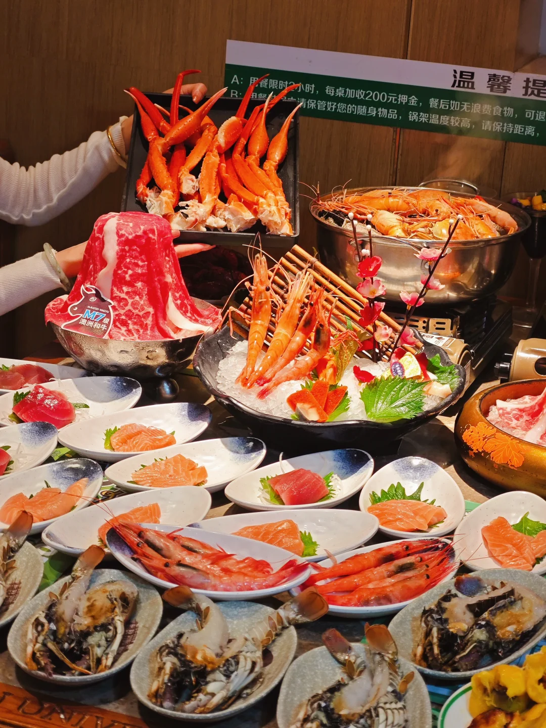 300多道菜品，谁来了都得胖三斤出去！