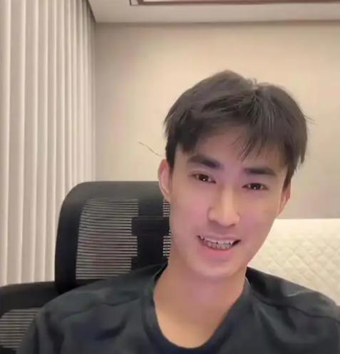 [微风]王楚钦为什么每次碰上松岛辉空，都打得如此惊险、吃力？日本队教练张成的一场