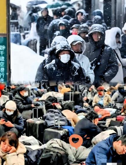 看见跑日本北海道的那帮游客，喊着国家“包机接回”，真是把大牙都笑掉了。

北海道