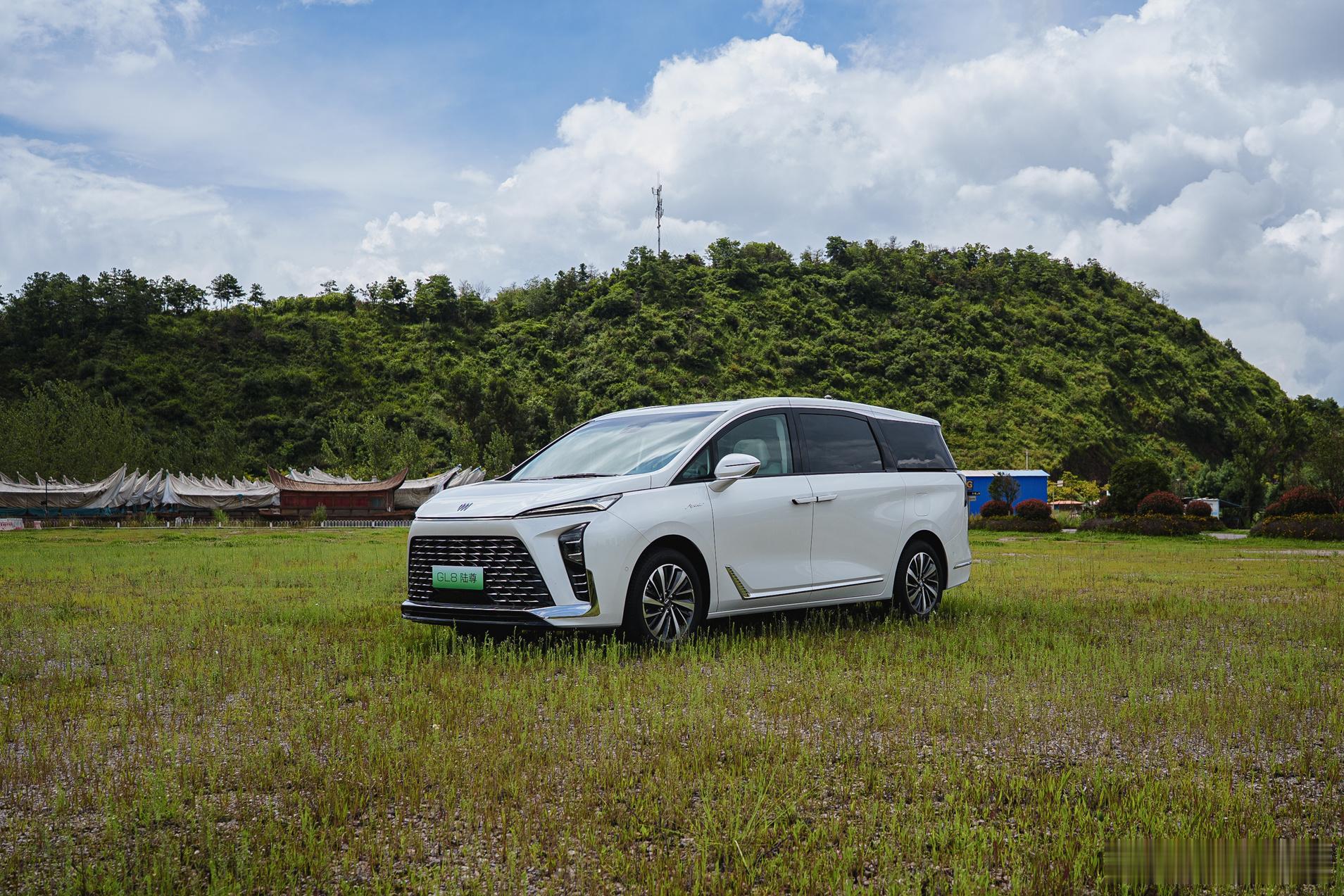 别克GL8 陆尊PHEV，35.4度三元电池，15min的30%-80%快充，三