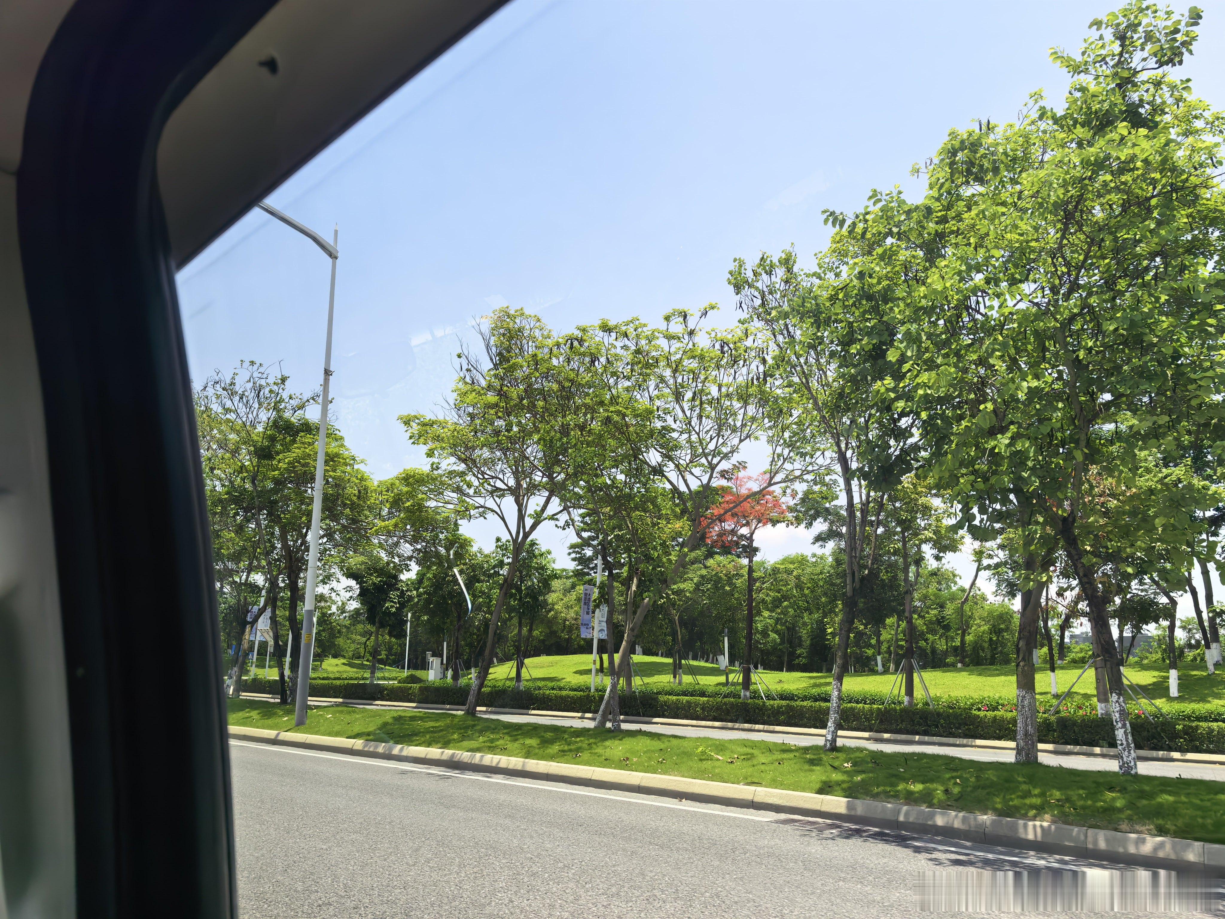 深圳真的热冒汗了，这次接待还是没坐上智界V9，希望下半年的发布会有机会 鸿蒙智行