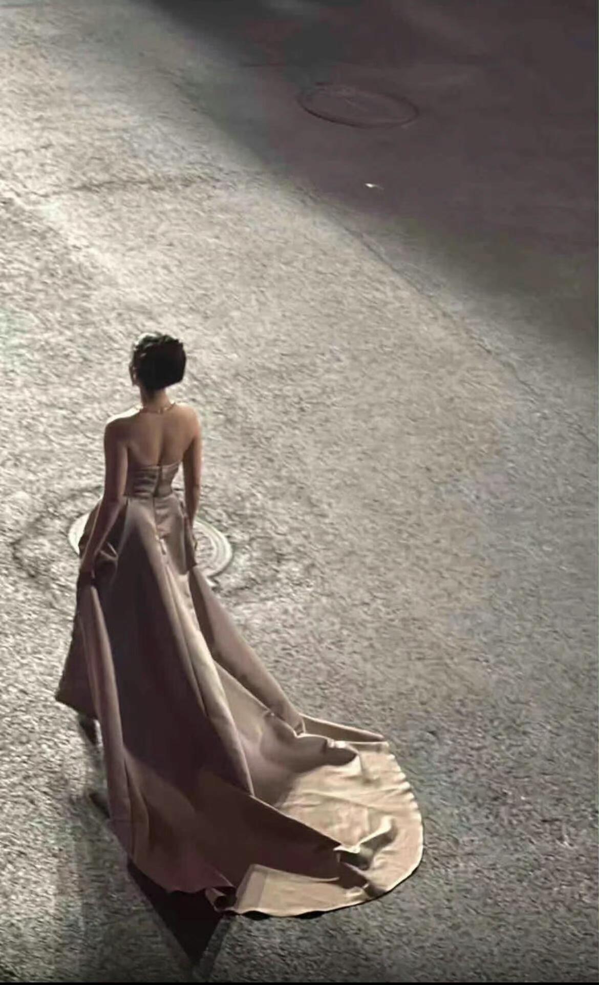 看背影，看侧面，都是绝色刘亦菲