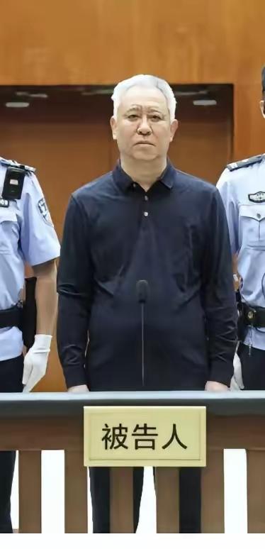 人无六十年大运。是民间命理老话。但放在许皮带身上，恰如其分。
昔日许皮带牛气冲天