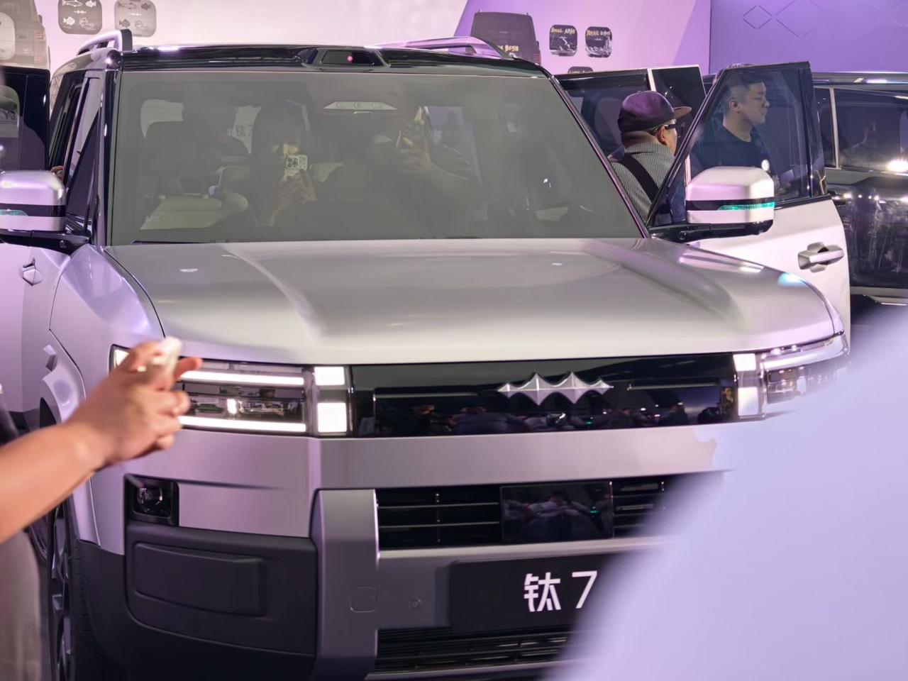 比亚迪闪充版图再添猛将，豹钛7 EV闪充版正式登场，以硬核实力重塑20万级纯电S