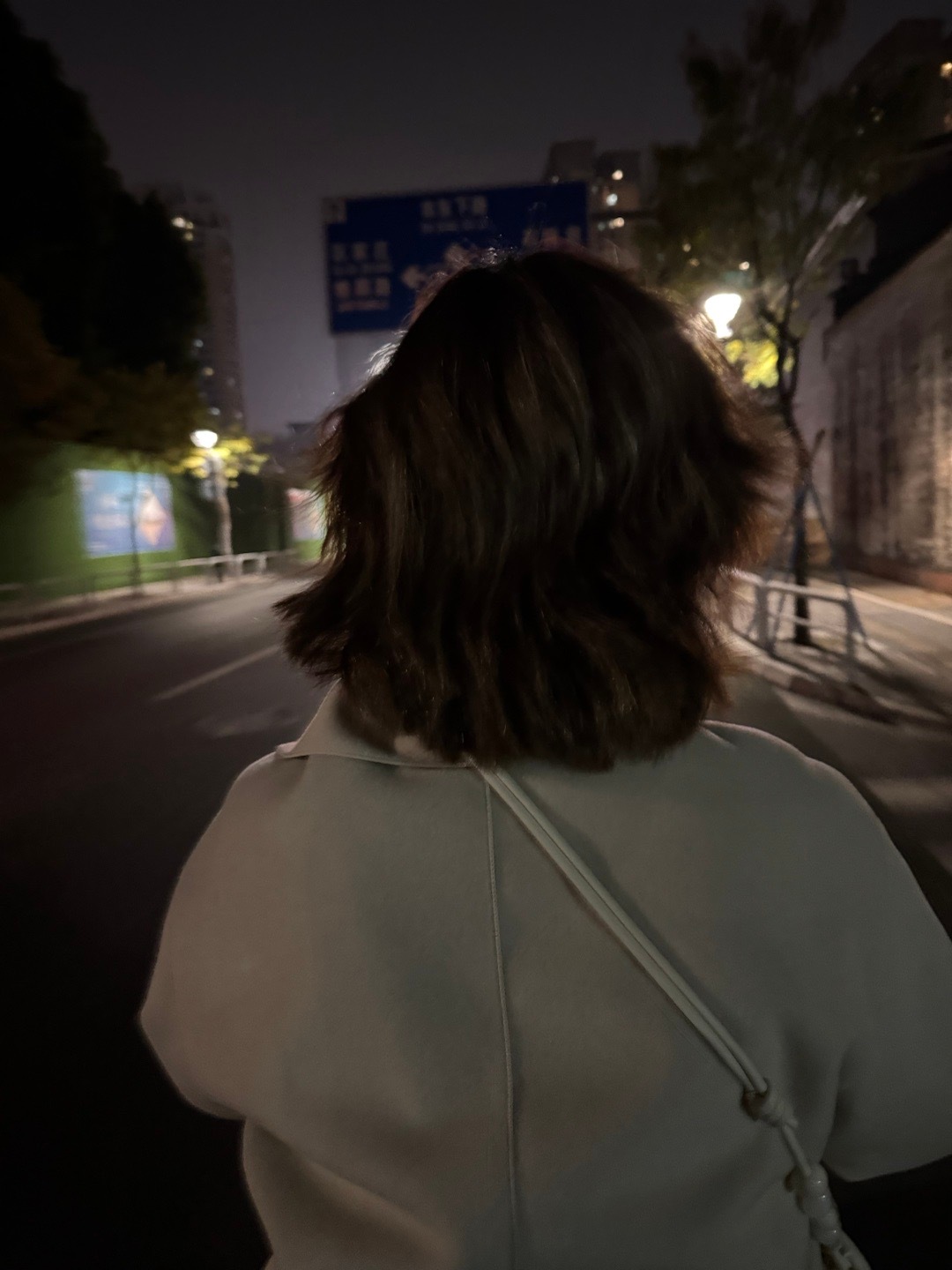 😽今天我也是坐过玉汇车后座的女人了搂着汇汇的腰美滋滋，现在我们要洗澡睡觉了 