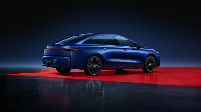 荣威M7黑马版官图发布 4月8日，荣威汽车发布荣威M7黑马版车型官图，并透露新车