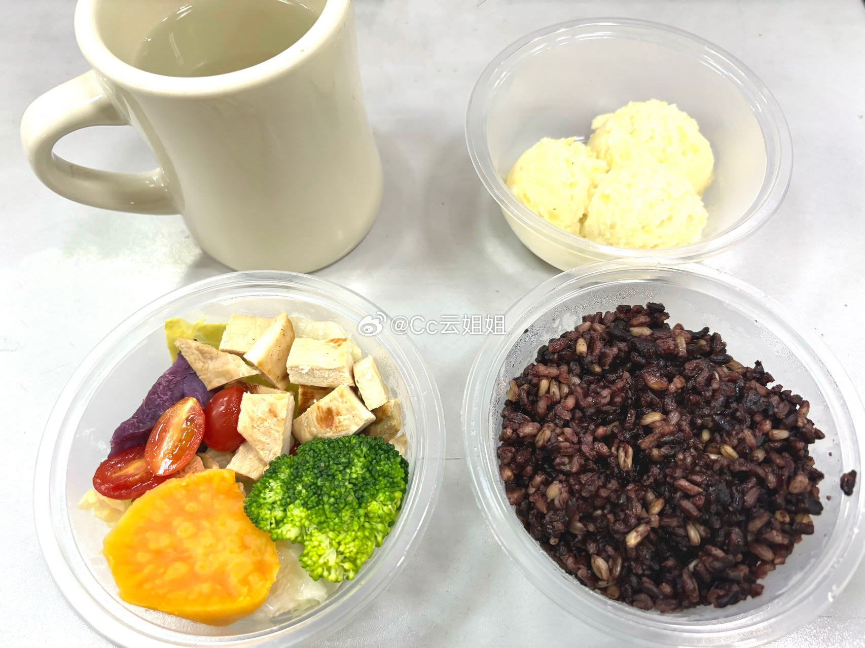 感觉外卖的轻食没有我做的有食欲哈哈#快乐有氧才是减肥的正确打开方式# ​​​