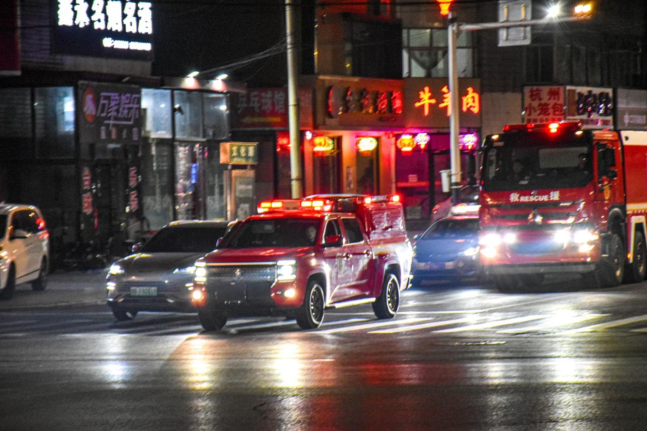 偶遇某站两车归队