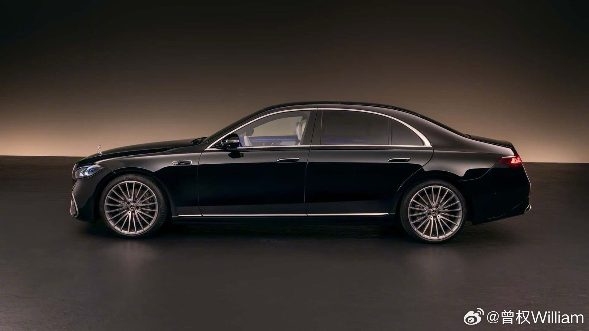 新一代奔驰S级发布了，喜欢吗就是这个中控和E也太像了点奔驰S级